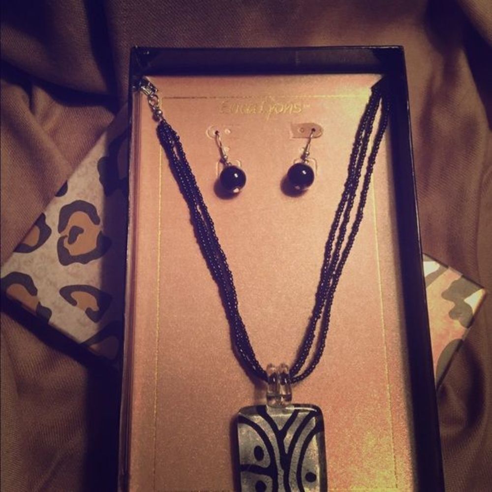 Erica Lyons necklace and earring set‎